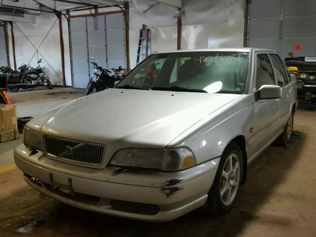 YV1LS55A7X2610086 - 1999 VOLVO S70 SILVER photo 2