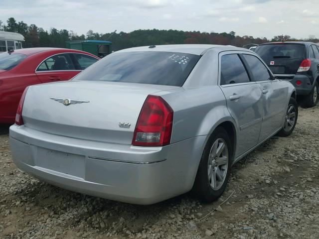 2C3KA53G16H383404 - 2006 CHRYSLER 300 TOURIN SILVER photo 4