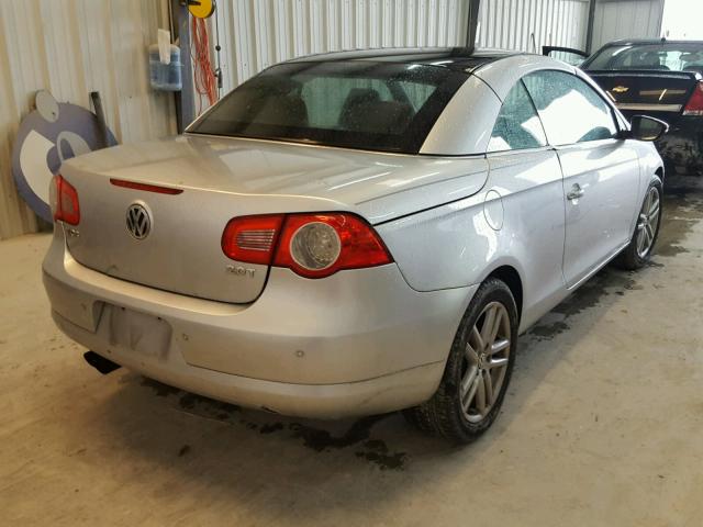 WVWFA71F79V018028 - 2009 VOLKSWAGEN EOS LUX 银色 照片 4