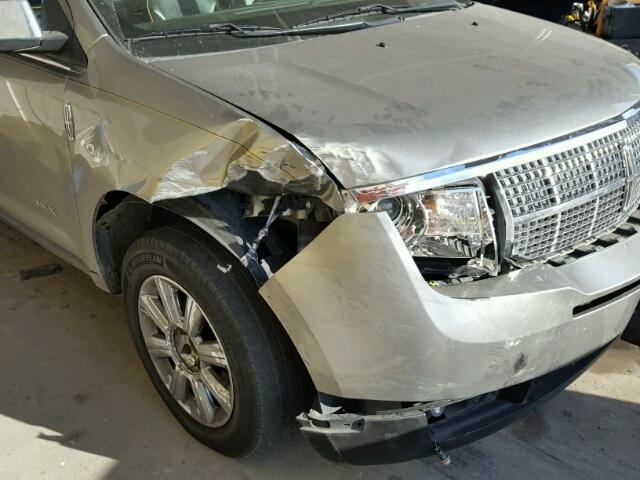 2LMDU68CX8BJ29008 - 2008 LINCOLN MKX SILVER photo 9