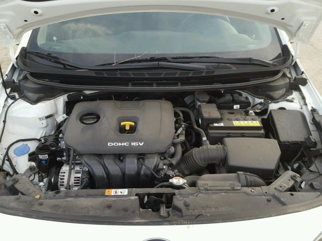 3KPFK4A71HE066311 - 2017 KIA FORTE LX WHITE photo 7