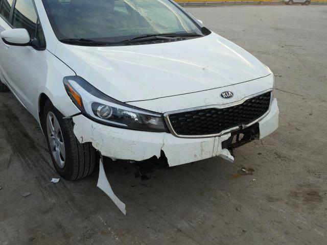 3KPFK4A71HE066311 - 2017 KIA FORTE LX WHITE photo 9