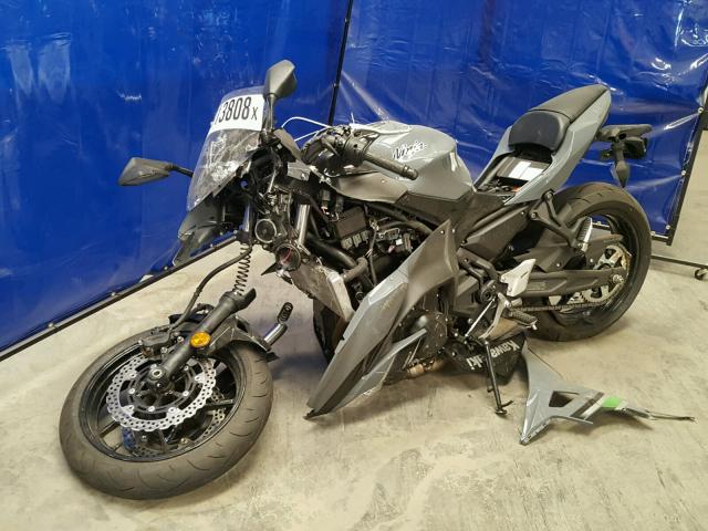 JKAEXEJ16JDA02753 - 2018 KAWASAKI EX650 J ნაცრისფერი ფოტო 2