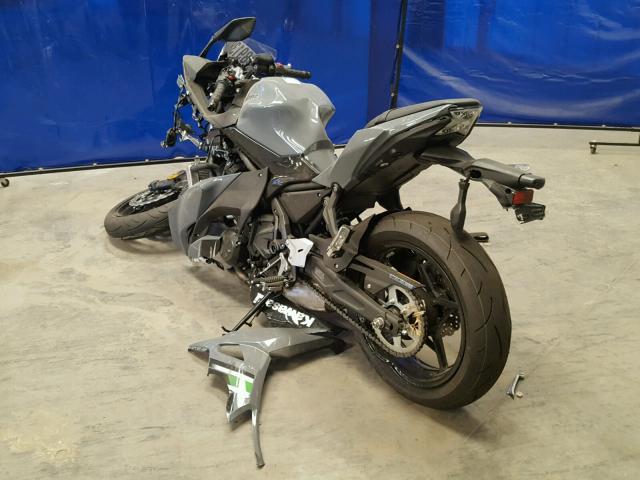 JKAEXEJ16JDA02753 - 2018 KAWASAKI EX650 J ნაცრისფერი ფოტო 3