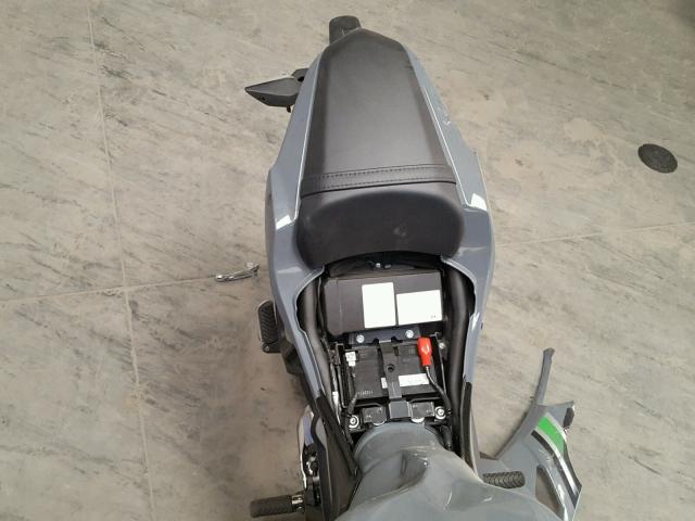 JKAEXEJ16JDA02753 - 2018 KAWASAKI EX650 J ნაცრისფერი ფოტო 6