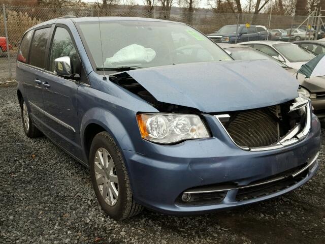 2A4RR8DGXBR782538 - 2011 CHRYSLER TOWN & COU BLUE photo 1