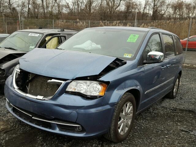 2A4RR8DGXBR782538 - 2011 CHRYSLER TOWN & COU BLUE photo 2