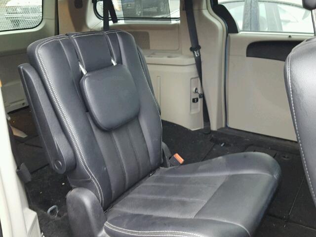 2A4RR8DGXBR782538 - 2011 CHRYSLER TOWN & COU BLUE photo 6