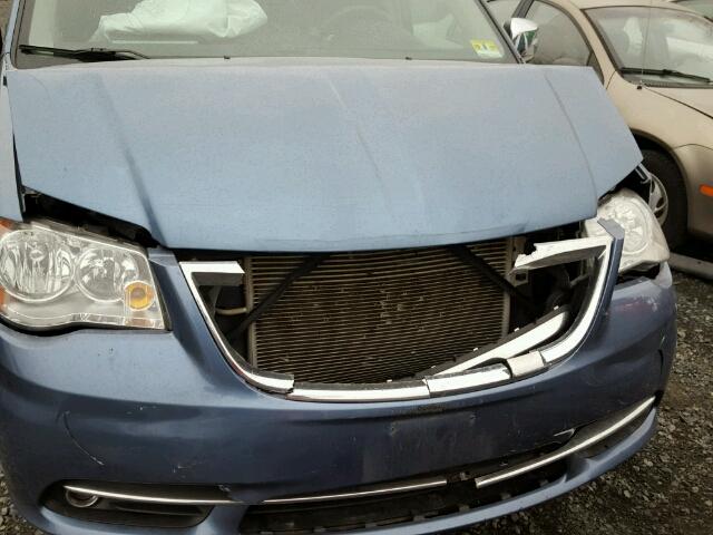 2A4RR8DGXBR782538 - 2011 CHRYSLER TOWN & COU BLUE photo 9