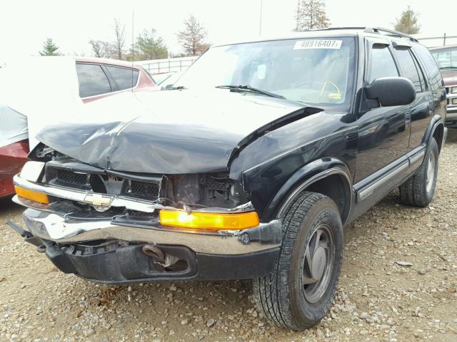 1GNDT13W112231274 - 2001 CHEVROLET BLAZER BLACK photo 2