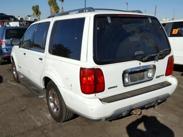 5LMEU27R32LJ10724 - 2002 LINCOLN NAVIGATOR WHITE photo 3
