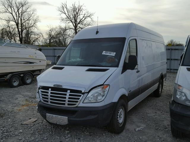 WDYPE8CC4D5812323 - 2013 FREIGHTLINER SPRINTER 2 WHITE photo 2