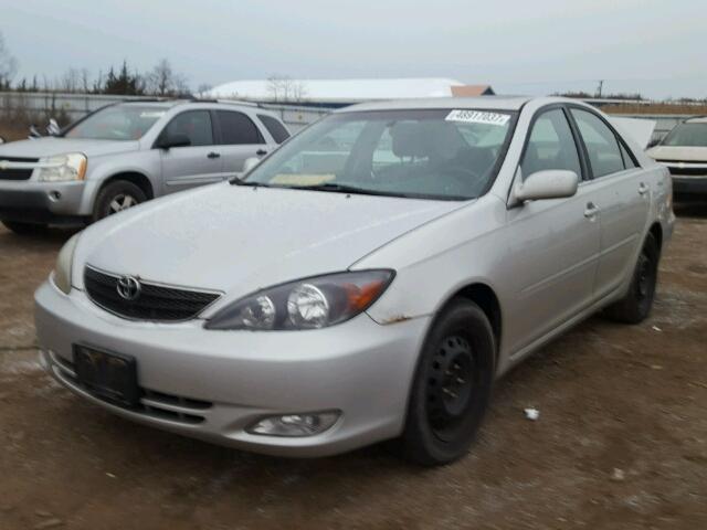 4T1BE32KX4U918987 - 2004 TOYOTA CAMRY LE ვერცხლისფერი ფოტო 2