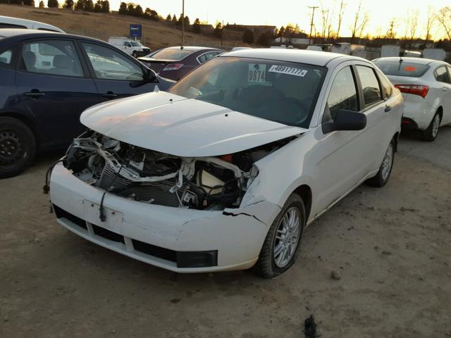 1FAHP35N49W170754 - 2009 FORD FOCUS SE WHITE photo 2