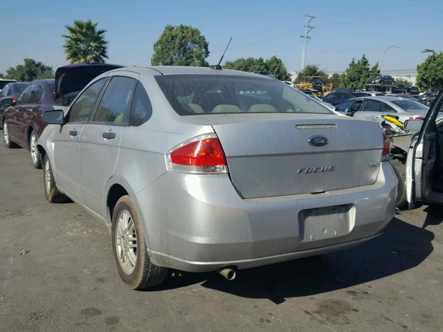 1FAHP3FN2BW166965 - 2011 FORD FOCUS SE SILVER photo 3