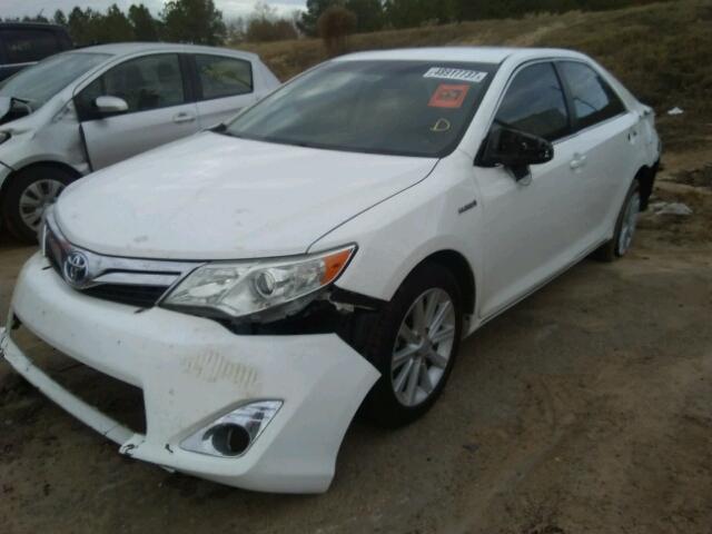 4T1BD1FK8CU056546 - 2012 TOYOTA CAMRY HYBR WHITE photo 2