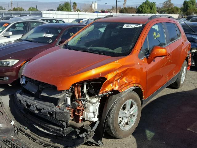 KL7CJLSB0FB166040 - 2015 CHEVROLET TRAX 1LT ORANGE photo 2