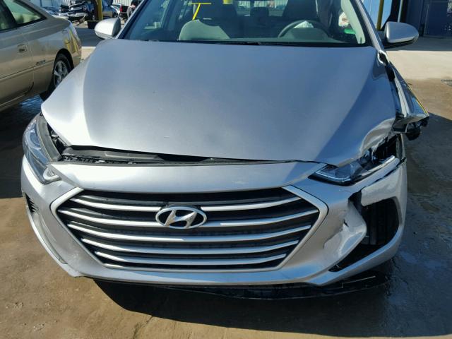 5NPD84LF6HH057495 - 2017 HYUNDAI ELANTRA SE SILVER photo 9