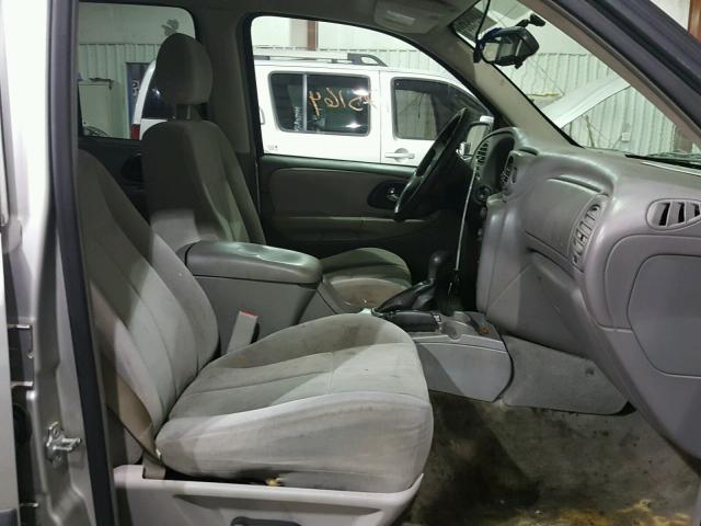 1GNDS13S652325799 - 2005 CHEVROLET TRAILBLAZE SILVER photo 5