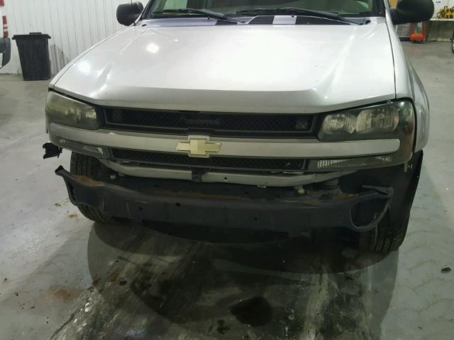 1GNDS13S652325799 - 2005 CHEVROLET TRAILBLAZE SILVER photo 9