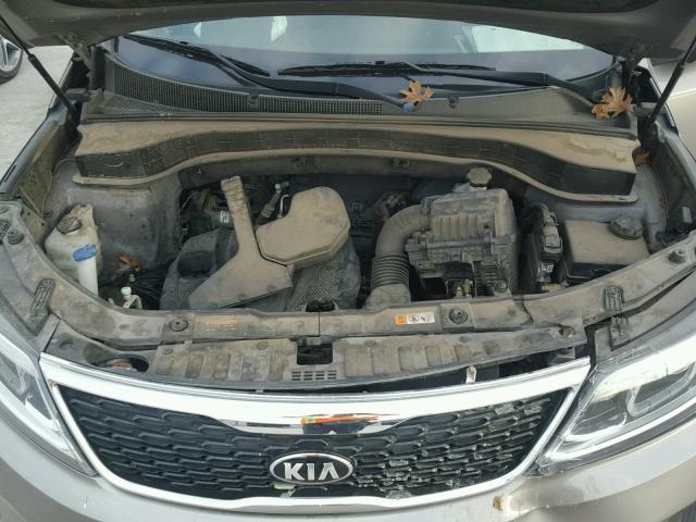 5XYKT4A63EG424249 - 2014 KIA SORENTO LX GRAY photo 7