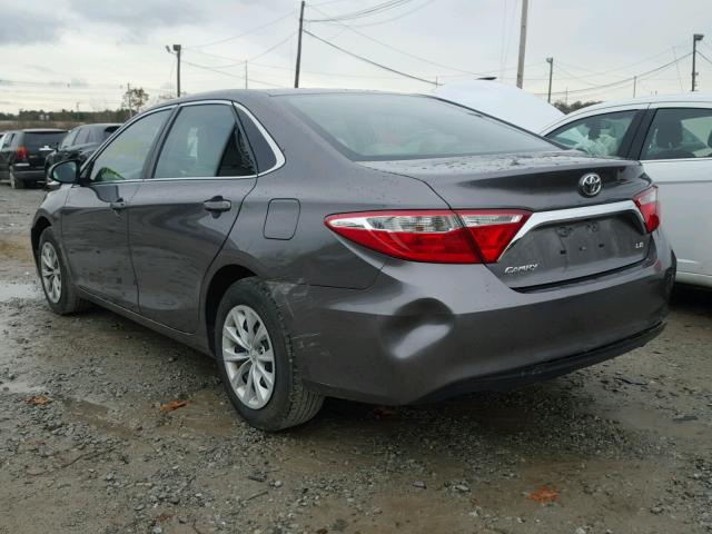 4T4BF1FK8FR473976 - 2015 TOYOTA CAMRY LE ნაცრისფერი ფოტო 3