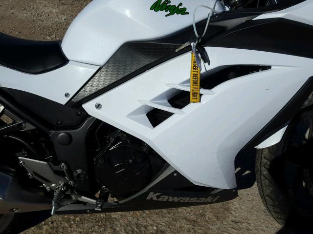 JKAEX8B1XFDA21264 - 2015 KAWASAKI EX300 B WHITE photo 7