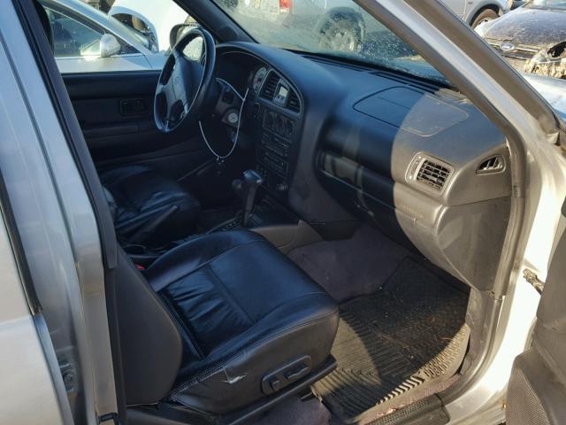 JN8DR09Y61W615820 - 2001 NISSAN PATHFINDER SILVER photo 5