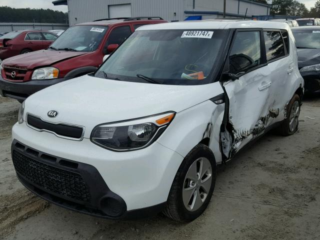 KNDJN2A22E7711053 - 2014 KIA SOUL WHITE photo 2