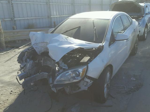 1G4PP5SK7D4211941 - 2013 BUICK VERANO WHITE photo 2