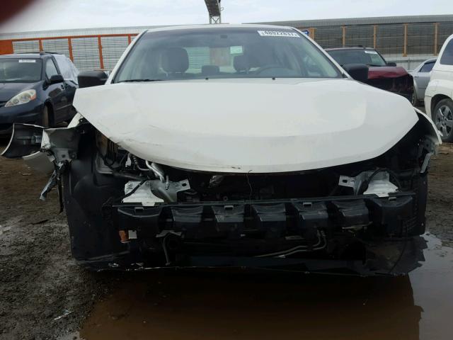 3FAHP0GA6CR175196 - 2012 FORD FUSION S WHITE photo 9