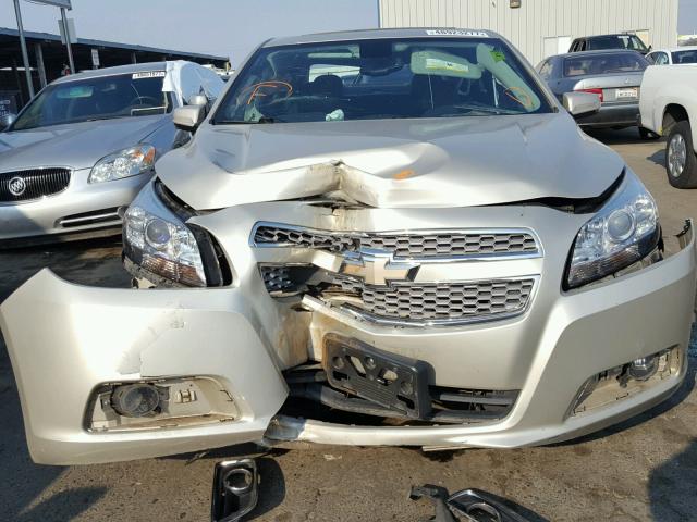 1G11H5SA9DF249134 - 2013 CHEVROLET MALIBU LTZ 金色 照片 9