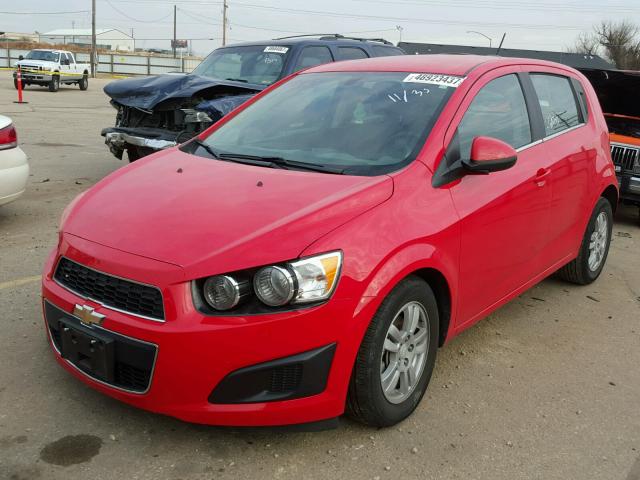 1G1JC6SG2F4204950 - 2015 CHEVROLET SONIC LT RED photo 2