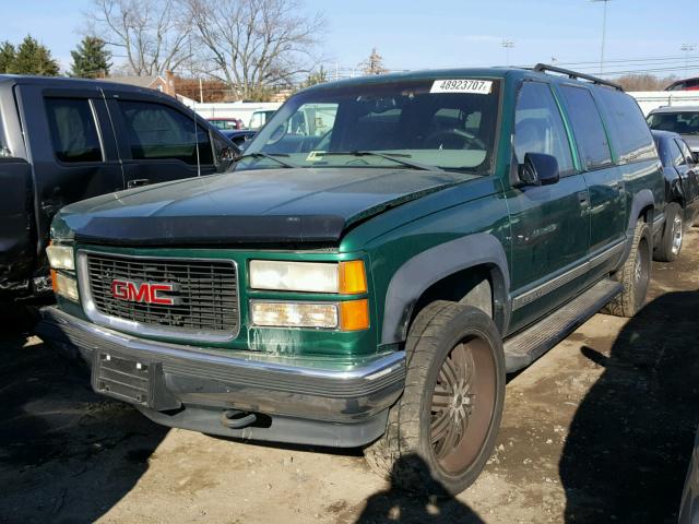 3GKFK16R5XG514422 - 1999 GMC SUBURBAN K GREEN photo 2