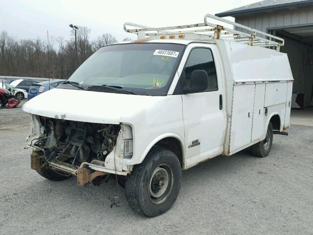 1GBHG31R411214339 - 2001 CHEVROLET EXPRESS CU WHITE photo 2