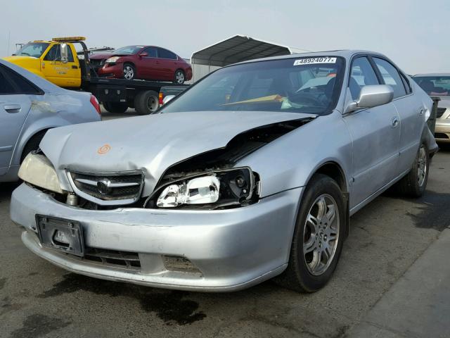 19UUA56701A024201 - 2001 ACURA 3.2TL SILVER photo 2