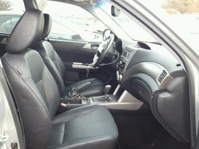 JF2SH646X9H773013 - 2009 SUBARU FORESTER 2 SILVER photo 5