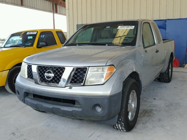 1N6BD06T77C444013 - 2007 NISSAN FRONTIER K SILVER photo 2