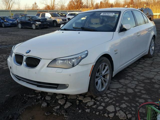 WBANV9C51AC137707 - 2010 BMW 535 XI WHITE photo 2