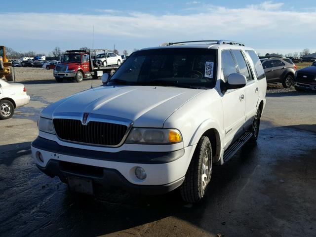 5LMRU27A0XLJ34045 - 1999 LINCOLN NAVIGATOR თეთრი ფოტო 2