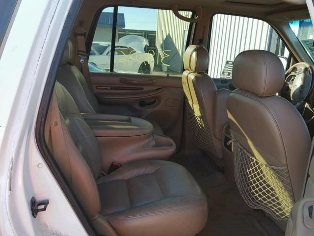 5LMRU27A0XLJ34045 - 1999 LINCOLN NAVIGATOR თეთრი ფოტო 6