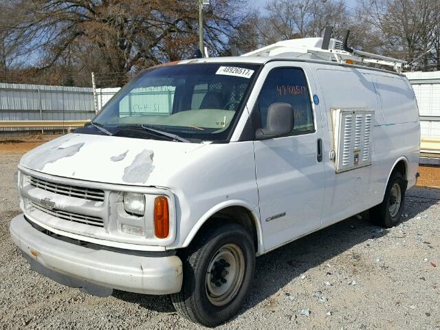 1GCHG35R711198577 - 2001 CHEVROLET EXPRESS G3 WHITE photo 2