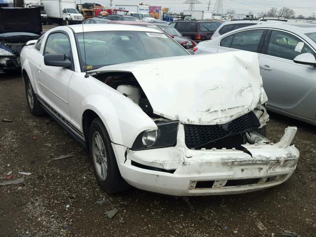 1ZVFT80N355182215 - 2005 FORD MUSTANG WHITE photo 1