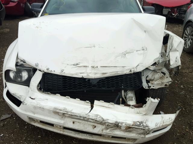 1ZVFT80N355182215 - 2005 FORD MUSTANG WHITE photo 7