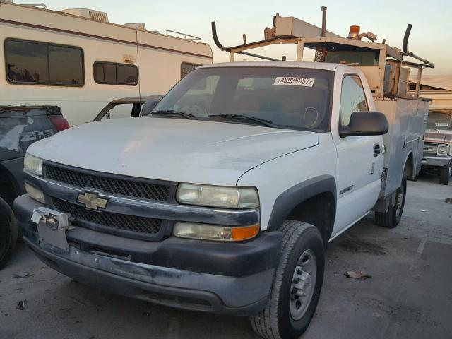 1GBHC24UX2E105500 - 2002 CHEVROLET SILVERADO TWO TONE photo 2