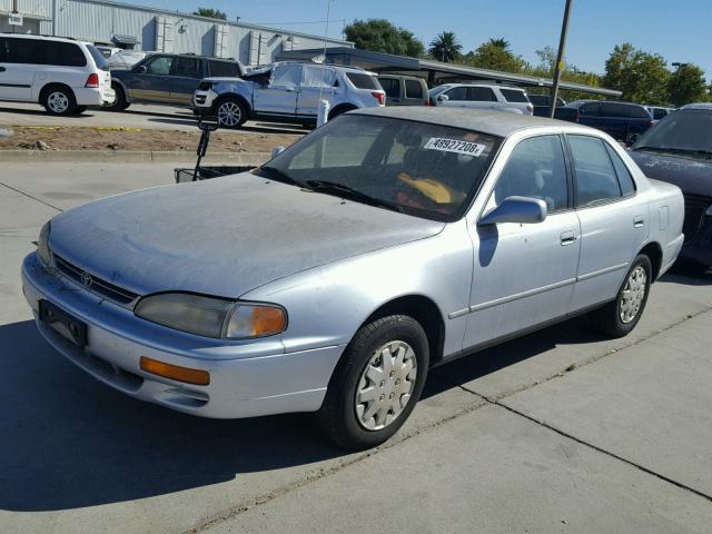 JT2BG12K6T0367121 - 1996 TOYOTA CAMRY DX BLUE photo 2