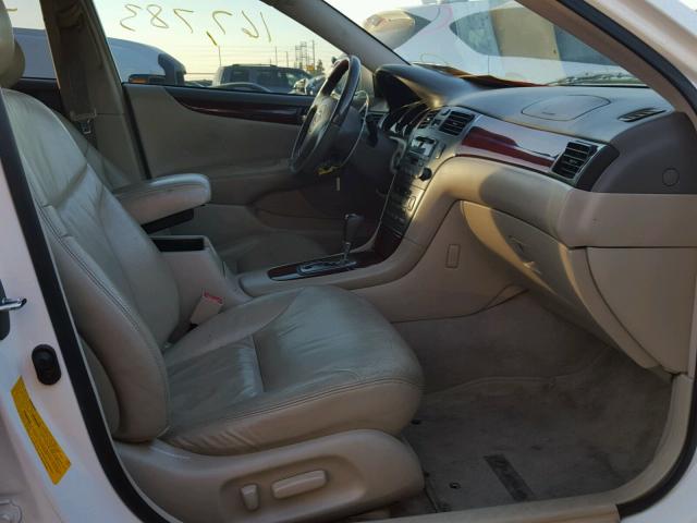 JTHBF30G120083350 - 2002 LEXUS ES 300 WHITE photo 5