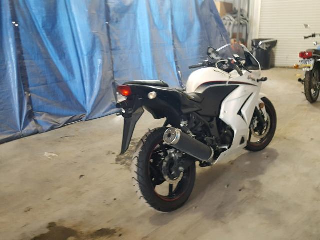 JKAEXMJ19BDA89401 - 2011 KAWASAKI EX250 J WHITE photo 4