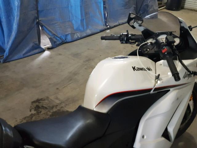 JKAEXMJ19BDA89401 - 2011 KAWASAKI EX250 J WHITE photo 6