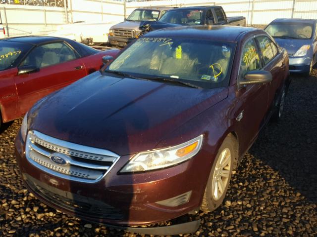 1FAHP2DW3BG122442 - 2011 FORD TAURUS SE BURGUNDY photo 2